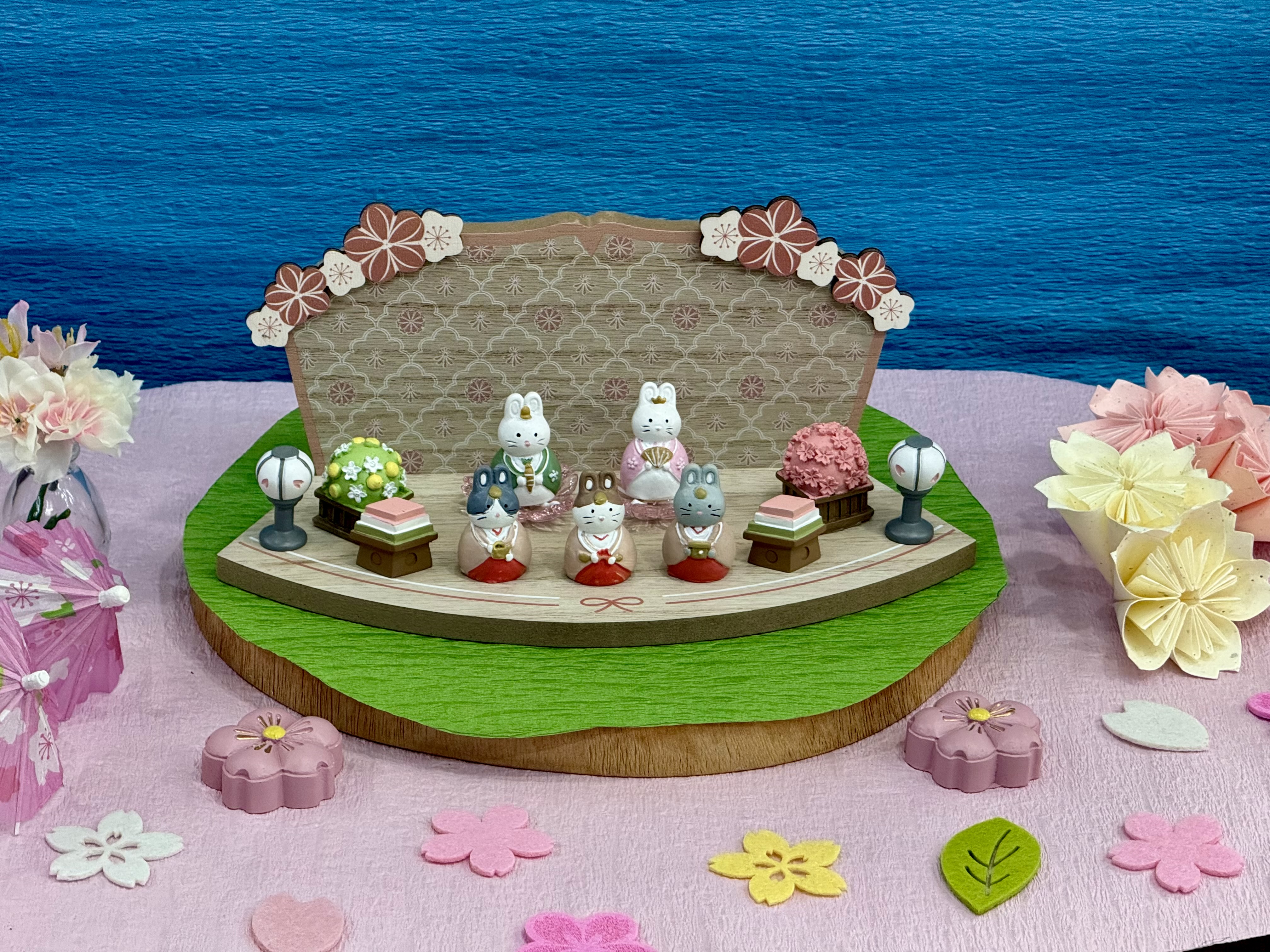 3月3日「ひな祭り」までの池田補聴器専門店の店内の様子です。春に向け